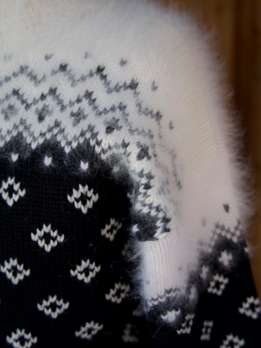 Vintage Wool/Angora Blend Hand Knit Fair Isle Black/White Ski Sweater Woman's S - Picture 15 of 17